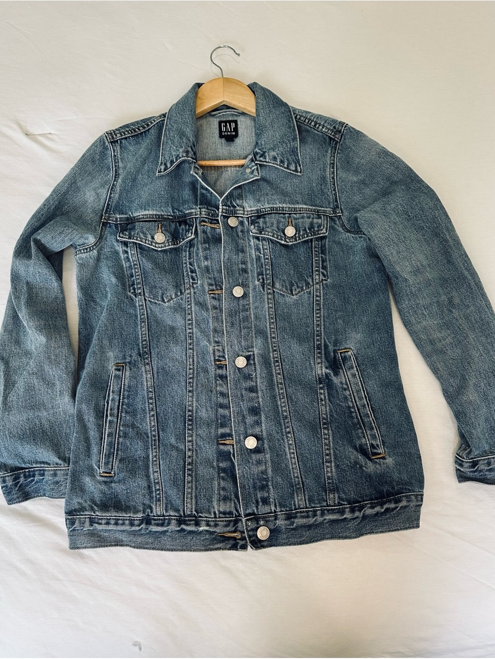 GAP Women’s Vintage Wash Denim Jacket - Blue